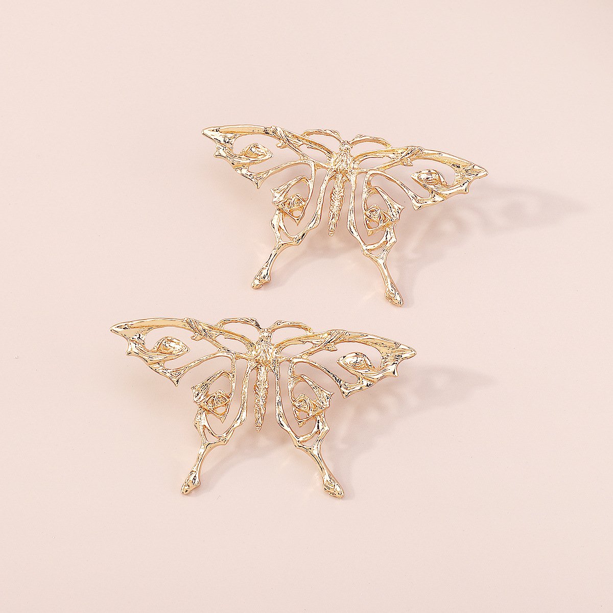 E1895 Personality Hollow Sweet Butterfly Earrings Niche Metal Cold Creative Geometric Earrings Women