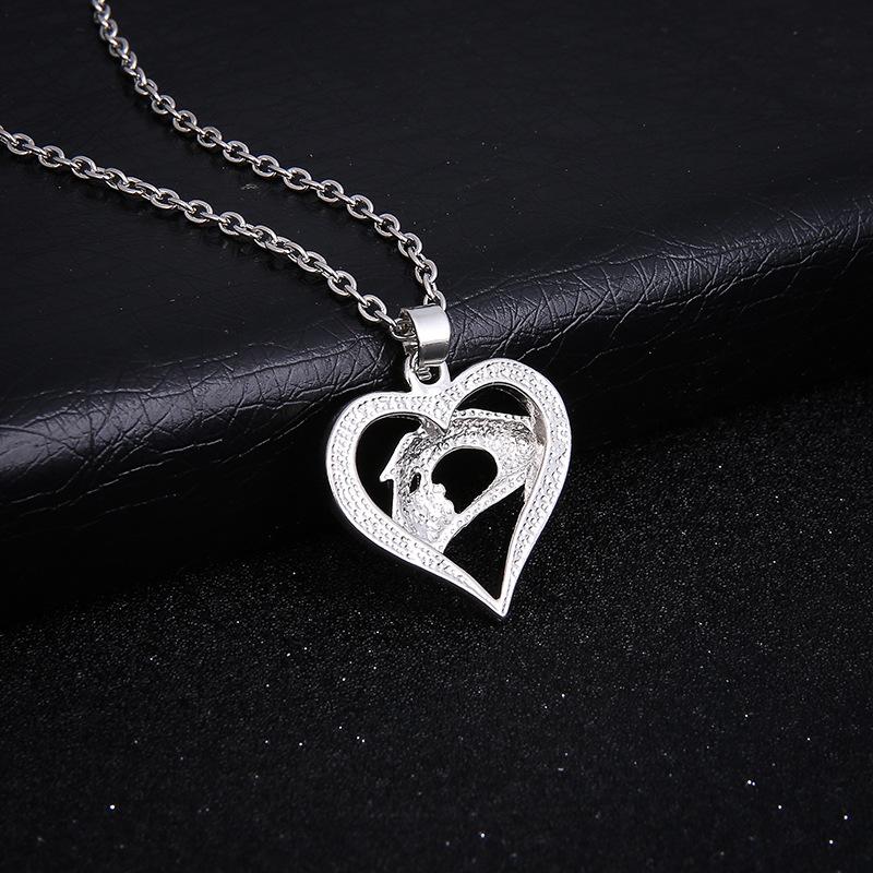 Three-color electroplating hand in hand heart-shaped pendant mother's day peach heart short necklace clavicle chain jewelry