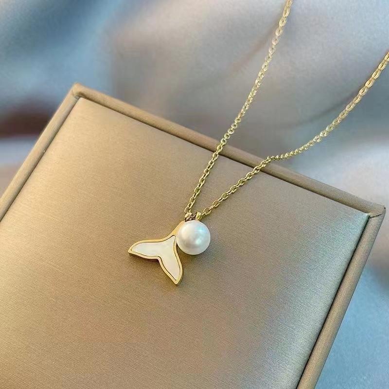 Light luxury fishtail female pearl necklace natural freshwater white mother-of-pearl clavicle chain niche simple pendant for girlfriend gift