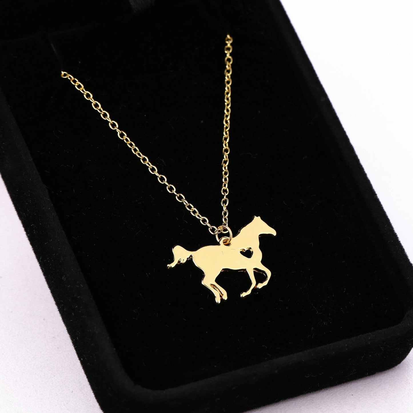 Explosive gold decoration unicorn horse necklace female love clavicle chain pendant electroplating alloy