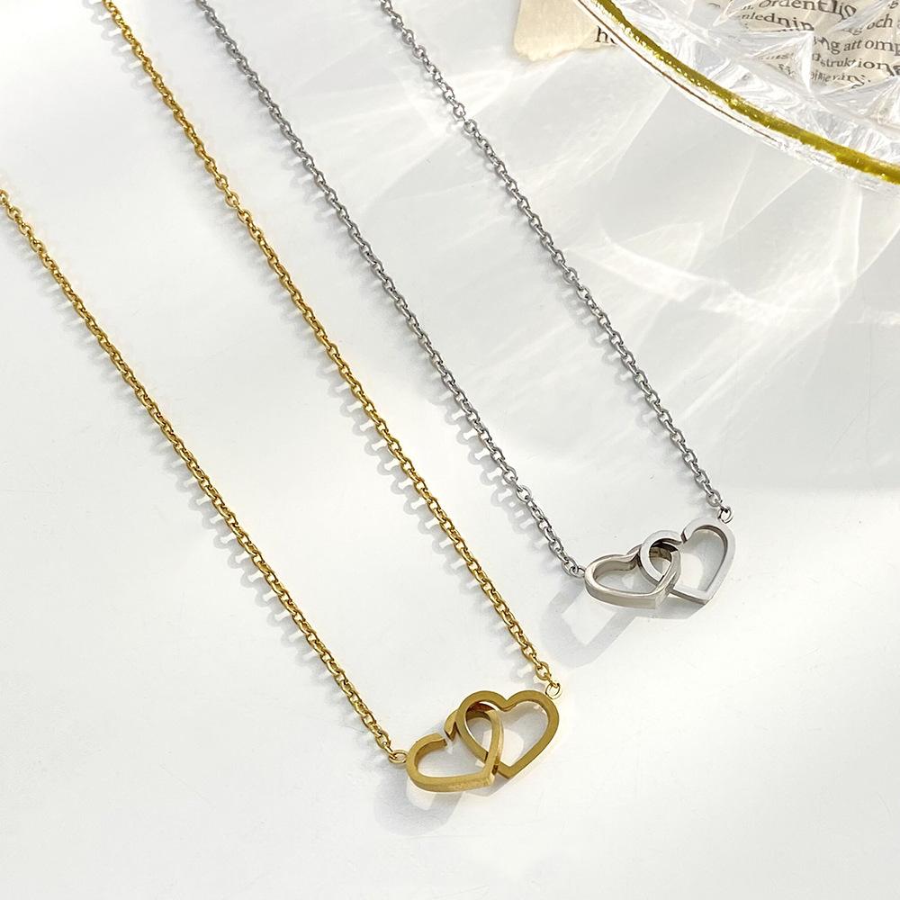 Double ring love interlocking necklace women's fashion light luxury metal geometric heart-shaped pendant sweater chain ins trendy clavicle chain