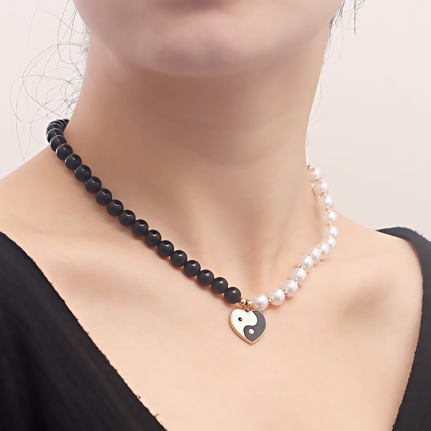 Ins dripping oil Tai Chi gossip love pendant necklace female accessories black and white pearl necklace