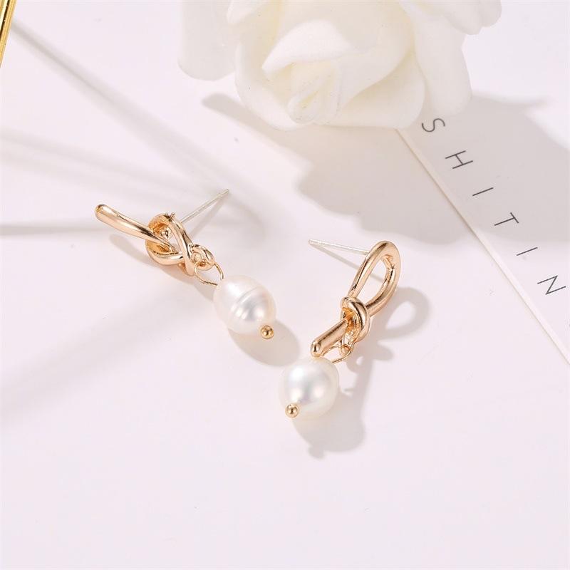 Temperament asymmetric knotted sub-gold pearl earrings fashion ladies minimalist earrings retro trend earrings