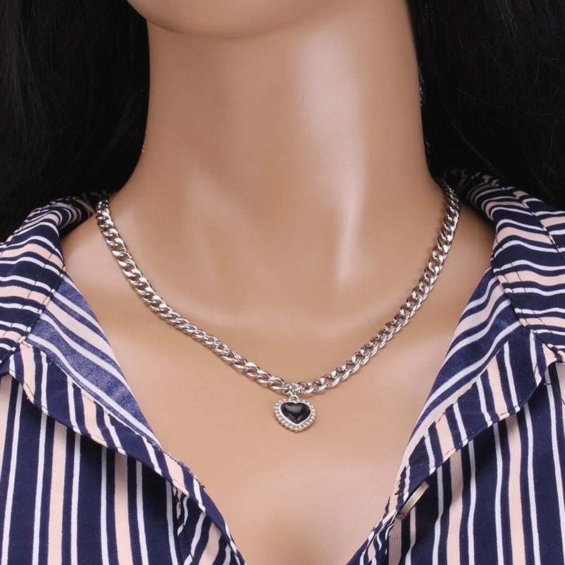 Design sense stainless steel collarbone chain cool personality cool girl black agate peach heart pendant necklace trendy