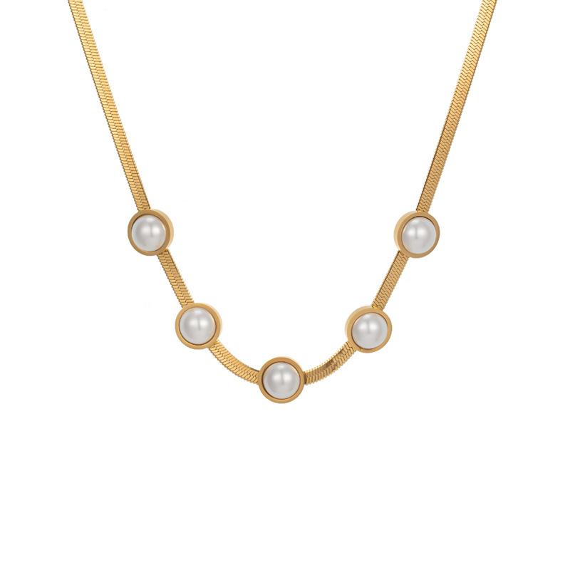 High-end Pearl Wide Flat Necklace Female Niche Design Sensation Lady Temperament Versatile Clavicle Chain Titanium Steel