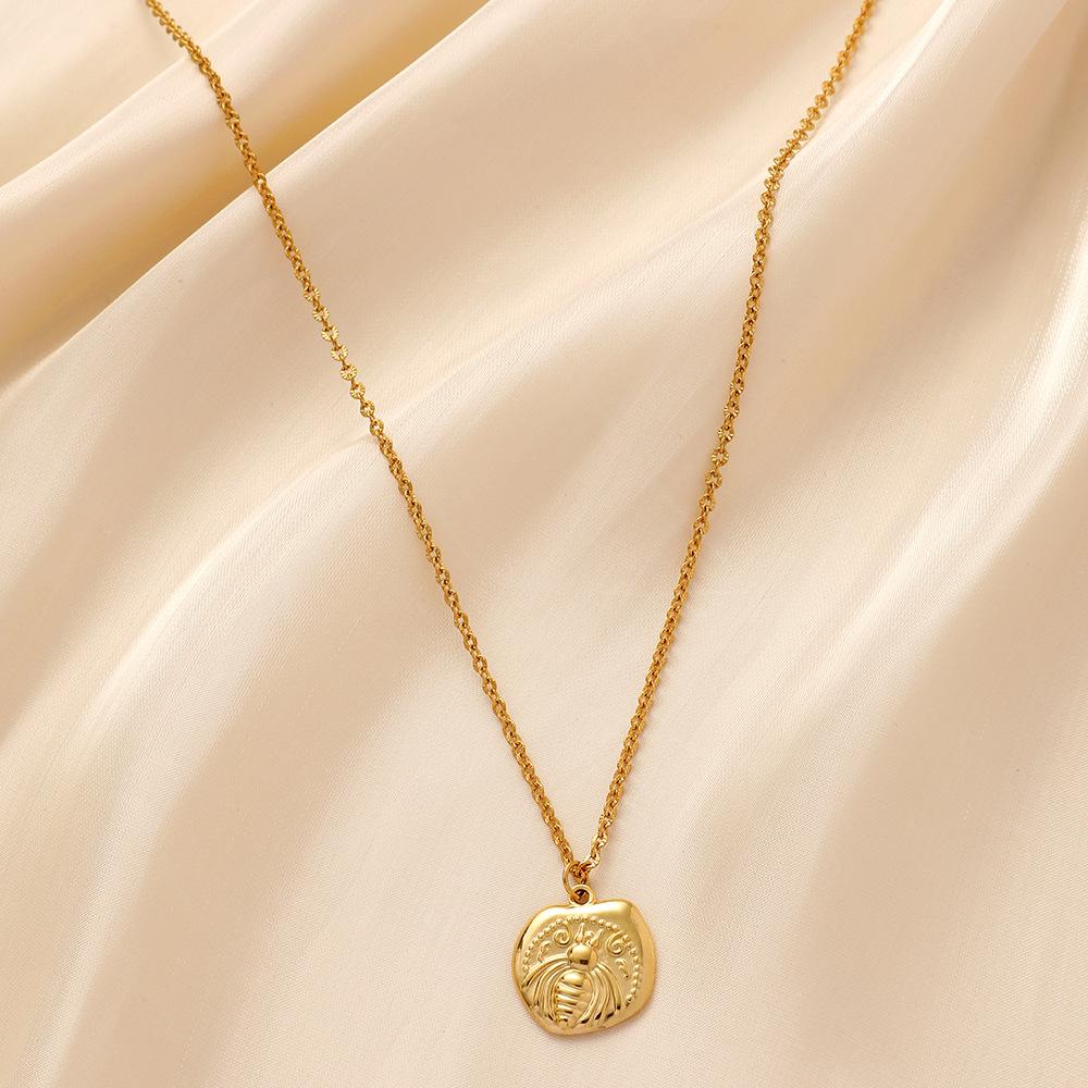 Fashion personality versatile simple stainless steel gold retro coin bee short necklace clavicle chain necklace