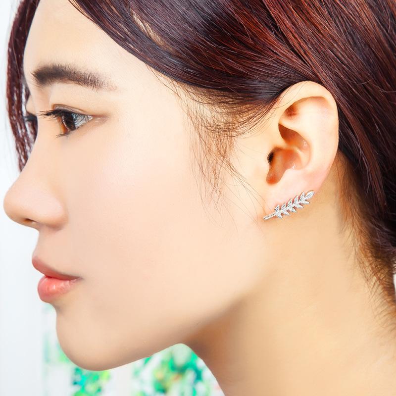 Fashion and simple leaf-shaped leaf-shaped stud earrings for women