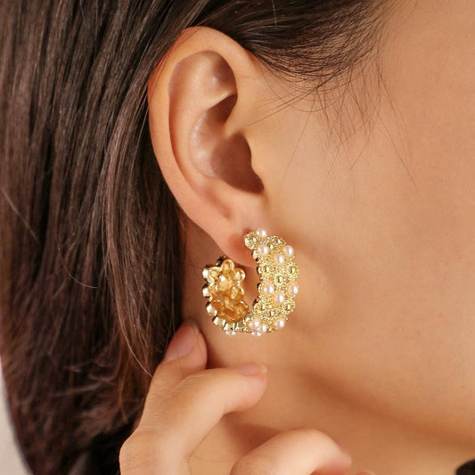 Fashion Metal Pearl Earrings French Baroque Retro C Shape Hollow Out Earrings For Ladies