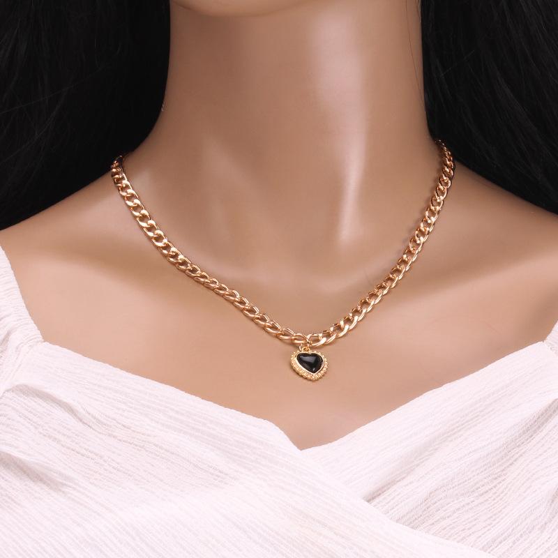 Design sense stainless steel collarbone chain cool personality cool girl black agate peach heart pendant necklace trendy