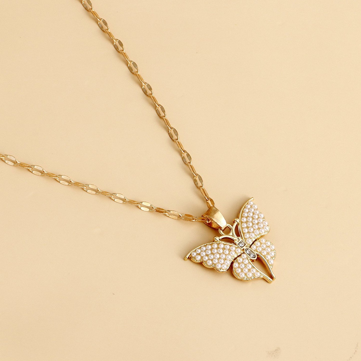 Jewelry Simple Pearl Butterfly Pendant Necklace Female Sweet Cool Little Butterfly Hot Girl Necklace