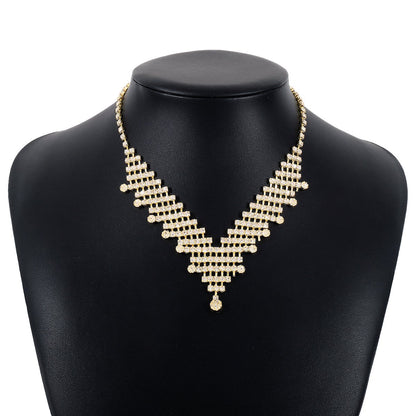 N1891 Jewelry Creative Fashion Rhinestone V-shaped Necklace Personality Claw Chain Light Luxury Cold Necklace