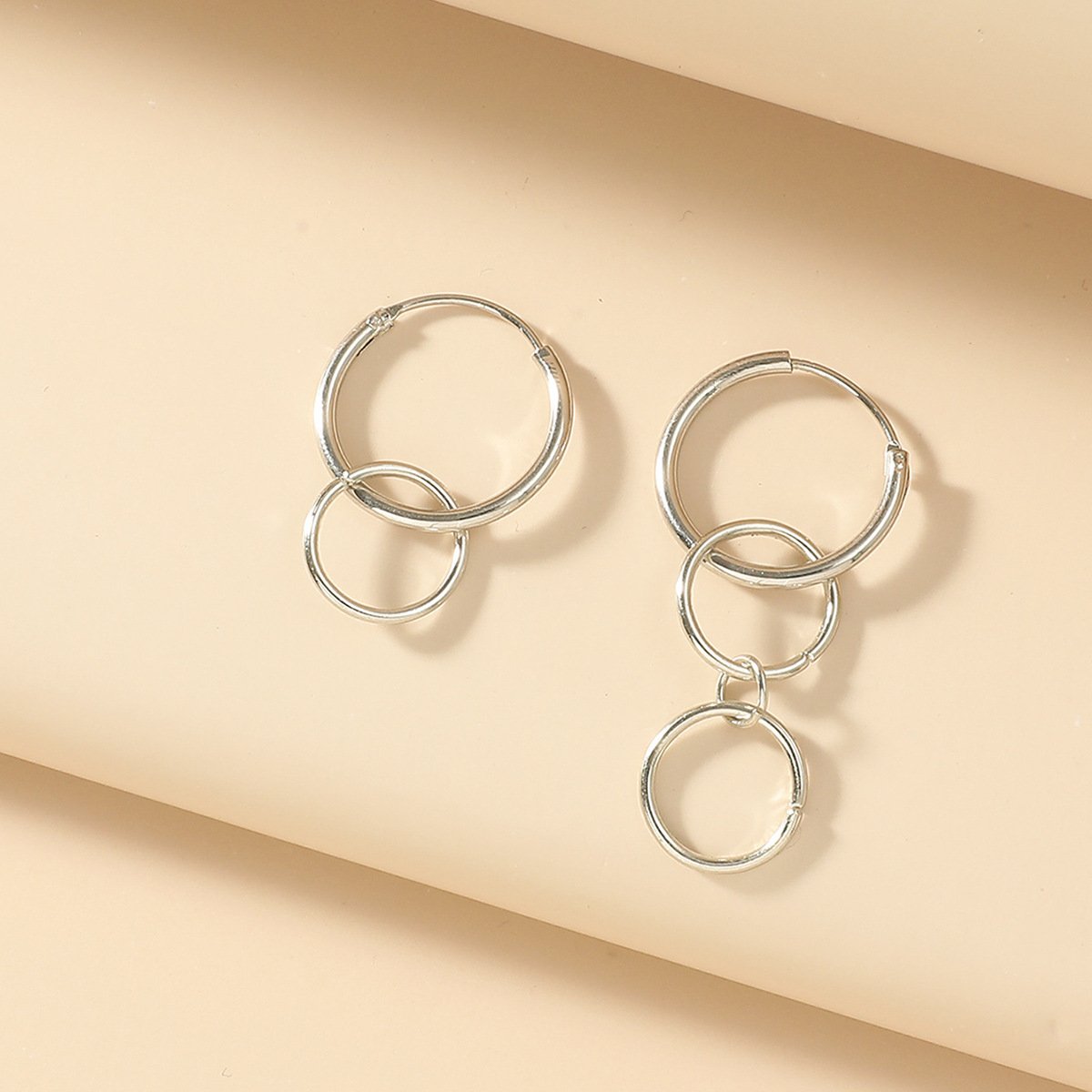 Wang Yibo's same style simple hoop earrings kid stainless steel circle earrings punk asymmetrical ear clips for men and women