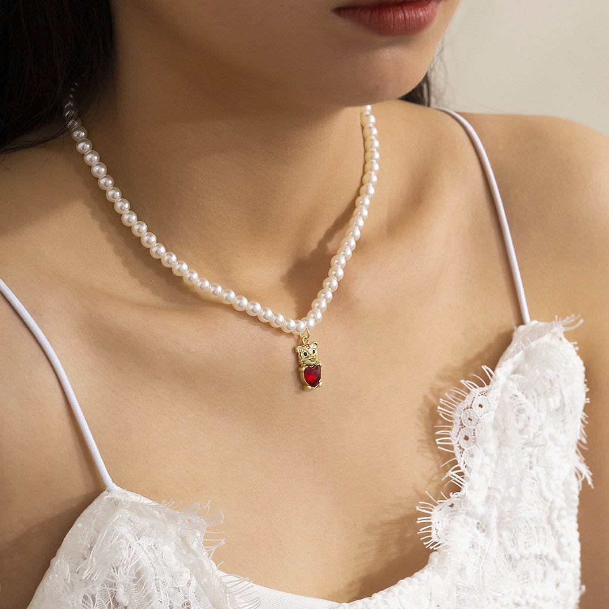 Jewelry Temperament Imitation Pearl Street Shot Necklace Creative Tiger Heart-shaped Ruby Pendant Necklace Female