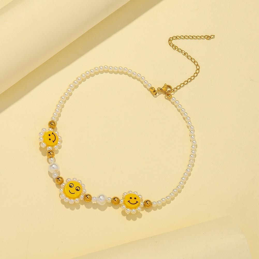 Hand-woven Baroque Pearl Smiley Clavicle Chain Cute Personality Mosaic Flower Smile Necklace Jewelry