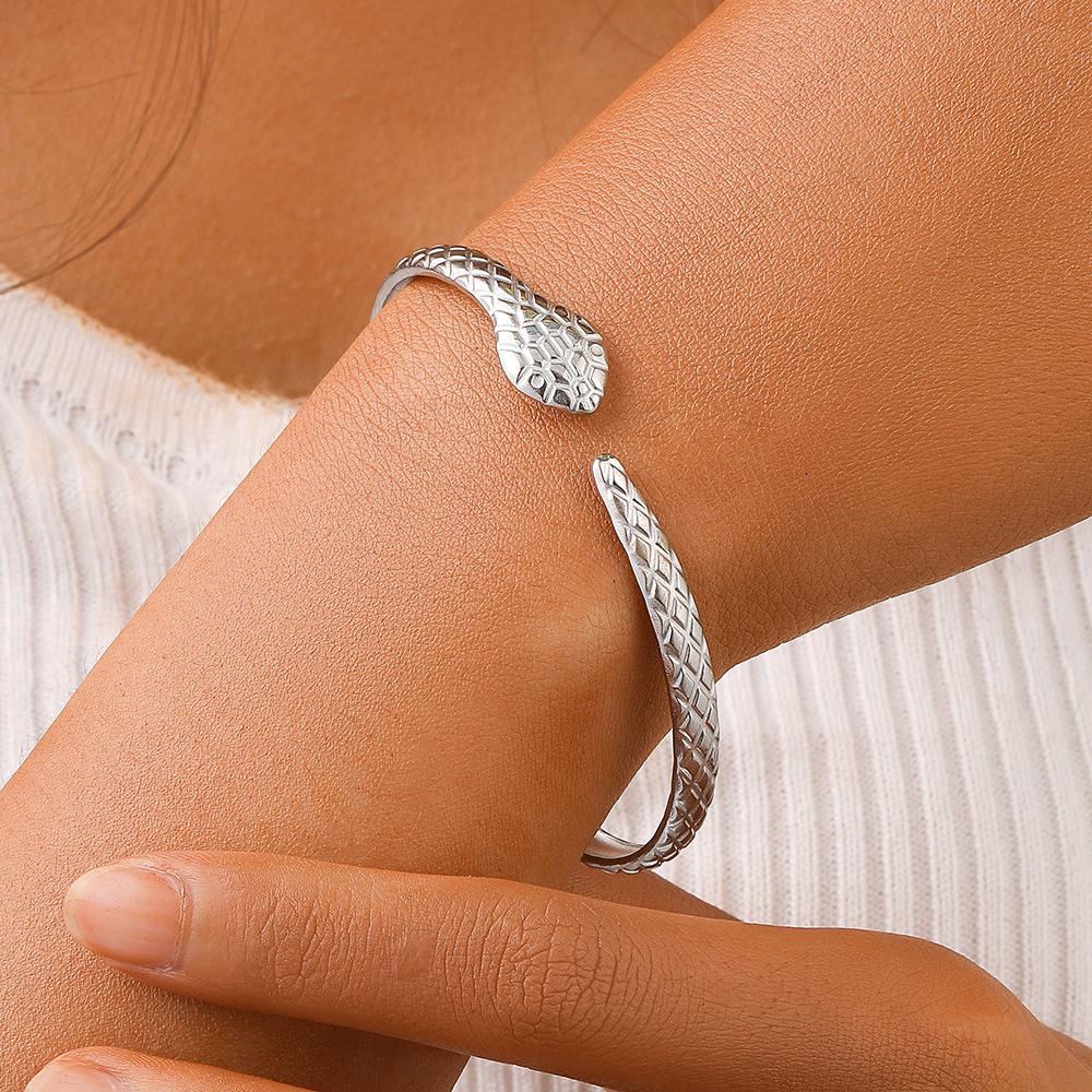 Simple, Exquisite and Versatile Women's Creative Stainless Steel Opening Snake Pattern Adjustable Bracelet