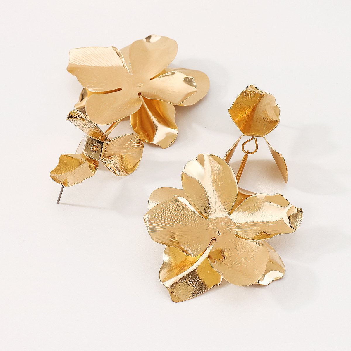 E188 Exaggerated geometric flower earrings metal indifferent niche design personality three-dimensional earrings