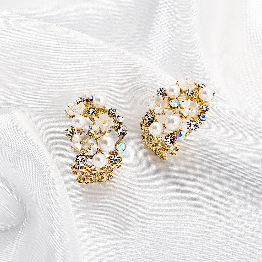 High-end Pearl Earrings French Temperament C-shaped Flower Stud Earrings Net Red Diamond Hollow Earrings Earrings