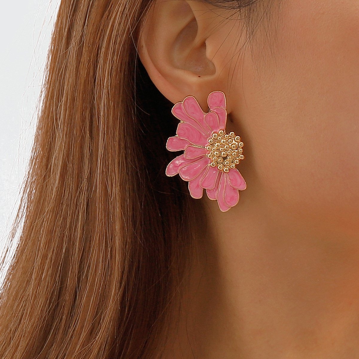 E8418 Stud Earrings Retro Alloy Flower Stud Earrings Feminine Pattern Flower Earrings