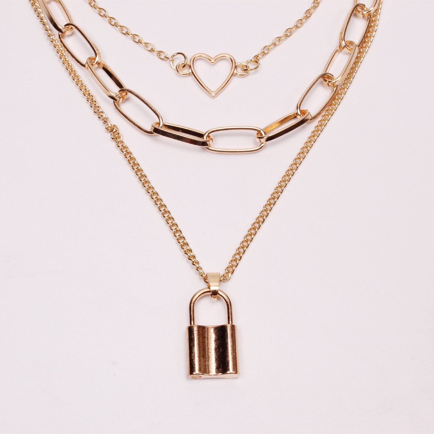 Jewelry Retro Chain Peach Heart Lock Pendant Necklace Female Creative Geometric Fashion Fashion Necklace