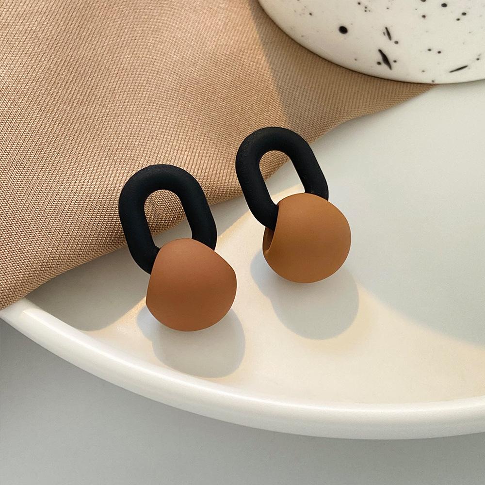 Ins milk tea hit color earrings fashion color toffee ball beads irregular earrings personalized earrings fashion