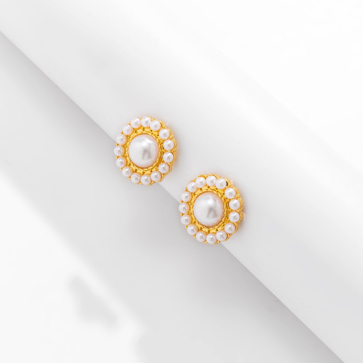 Jewelry Temperament Cold Inlaid Pearl Flower Plate Earrings Female Retro Versatile Geometric Metal Earrings