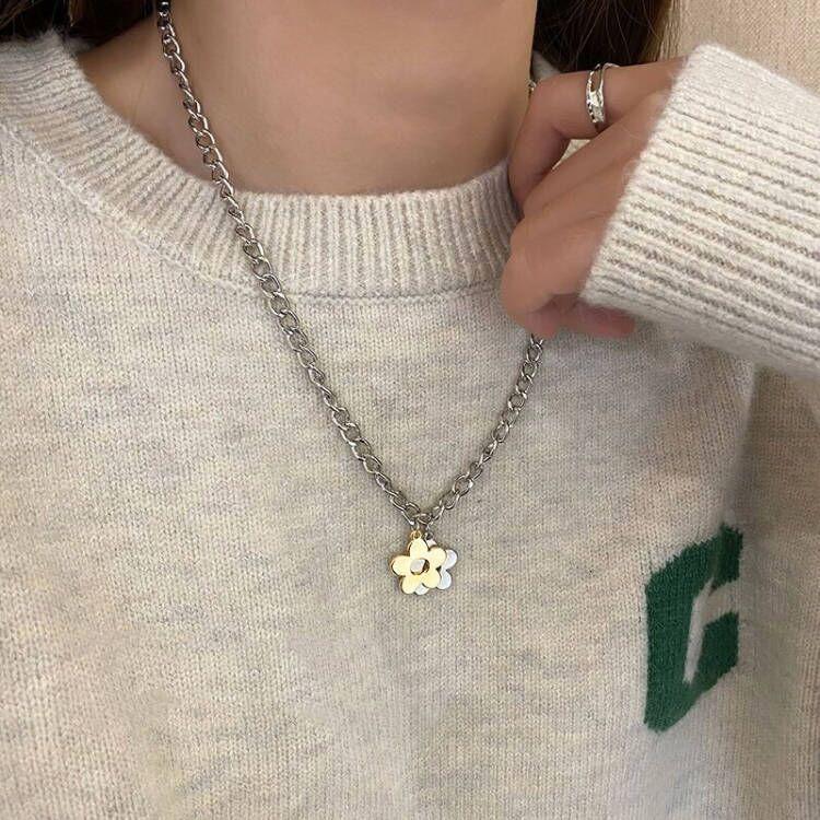 Simple color contrast flower necklace female niche design ins hip hop sweater clavicle chain trendy sweater chain