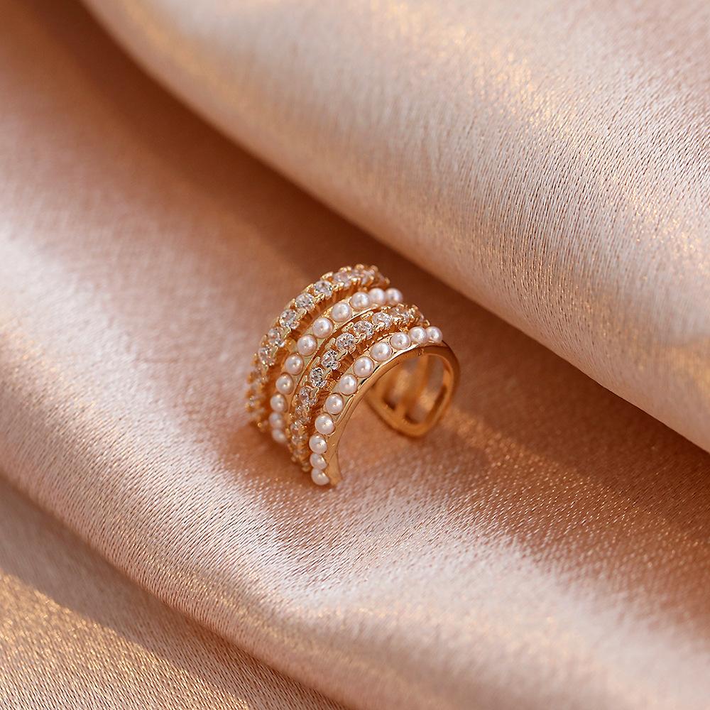 Niche zircon C-shaped ear bone clip design sense temperament multi-layer pearl no hole ear clip single French earrings