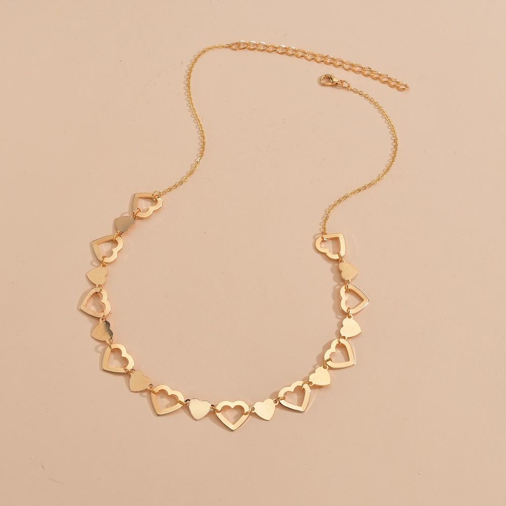 Simple Hollow Heart Necklace Clavicle Chain Temperament Peach Heart Necklace Accessories