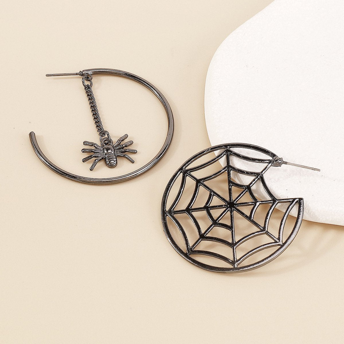 E115 Exaggerated Jewelry Female Halloween Asymmetrical Spider Web Earrings Vintage Old Metal Earrings
