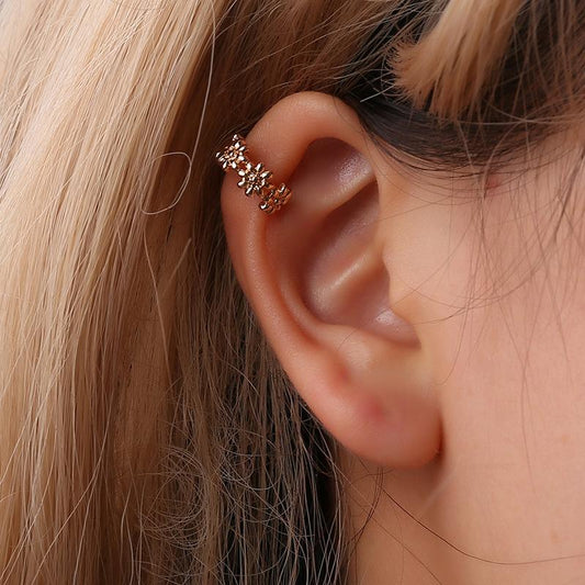 Simple small fresh U-shaped small daisy flower curved ear clip women's metal earrings without earrings