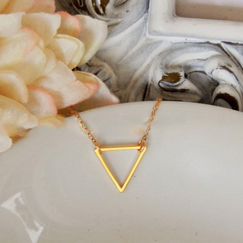 Jewelry Simple Metal Hollow Triangle Short Necklace