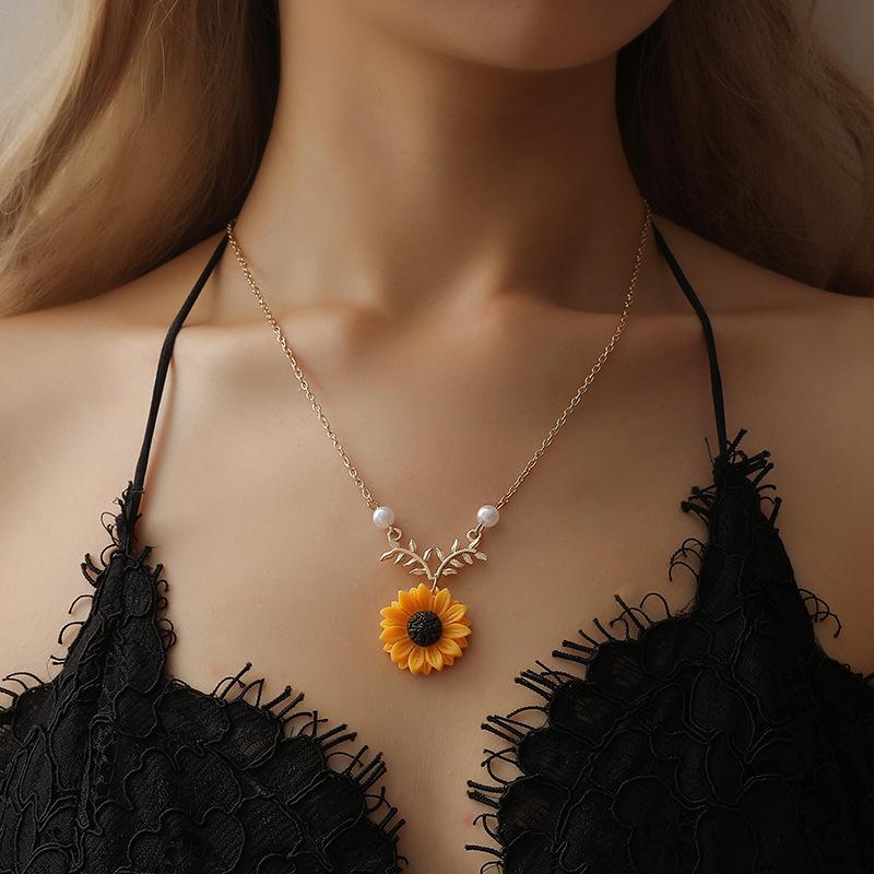 Creative Jewelry Necklace Pearl Sunflower Necklace Femininity Fashion Sunflower Pendant