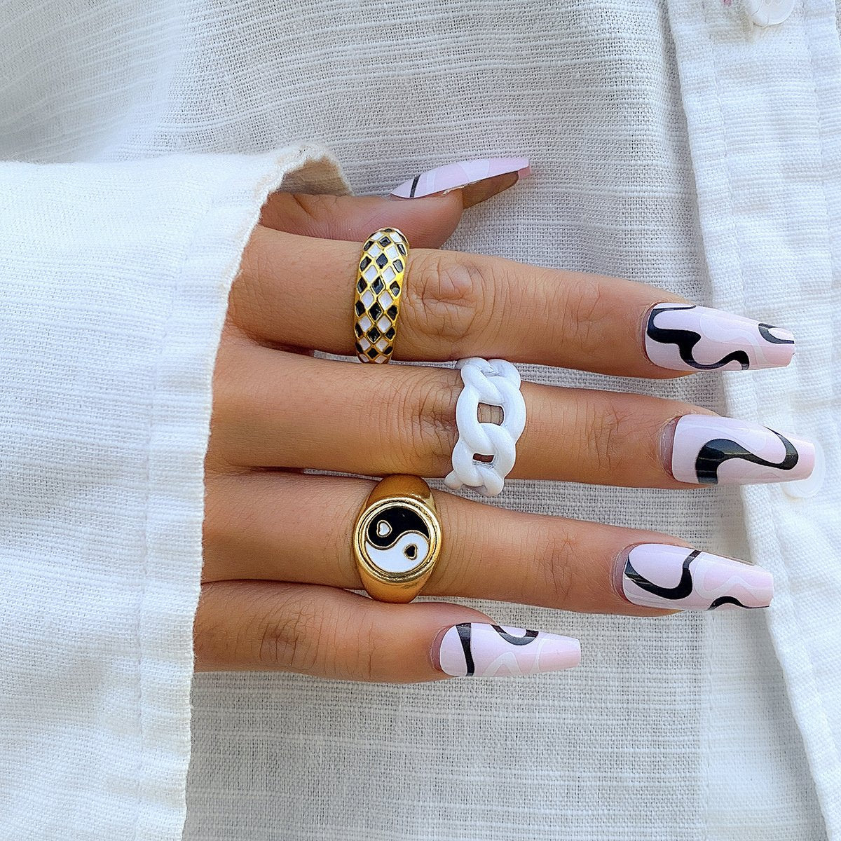 Retro drop oil Tai Chi checkerboard ring female geometric hollow opening chain index finger ring ring