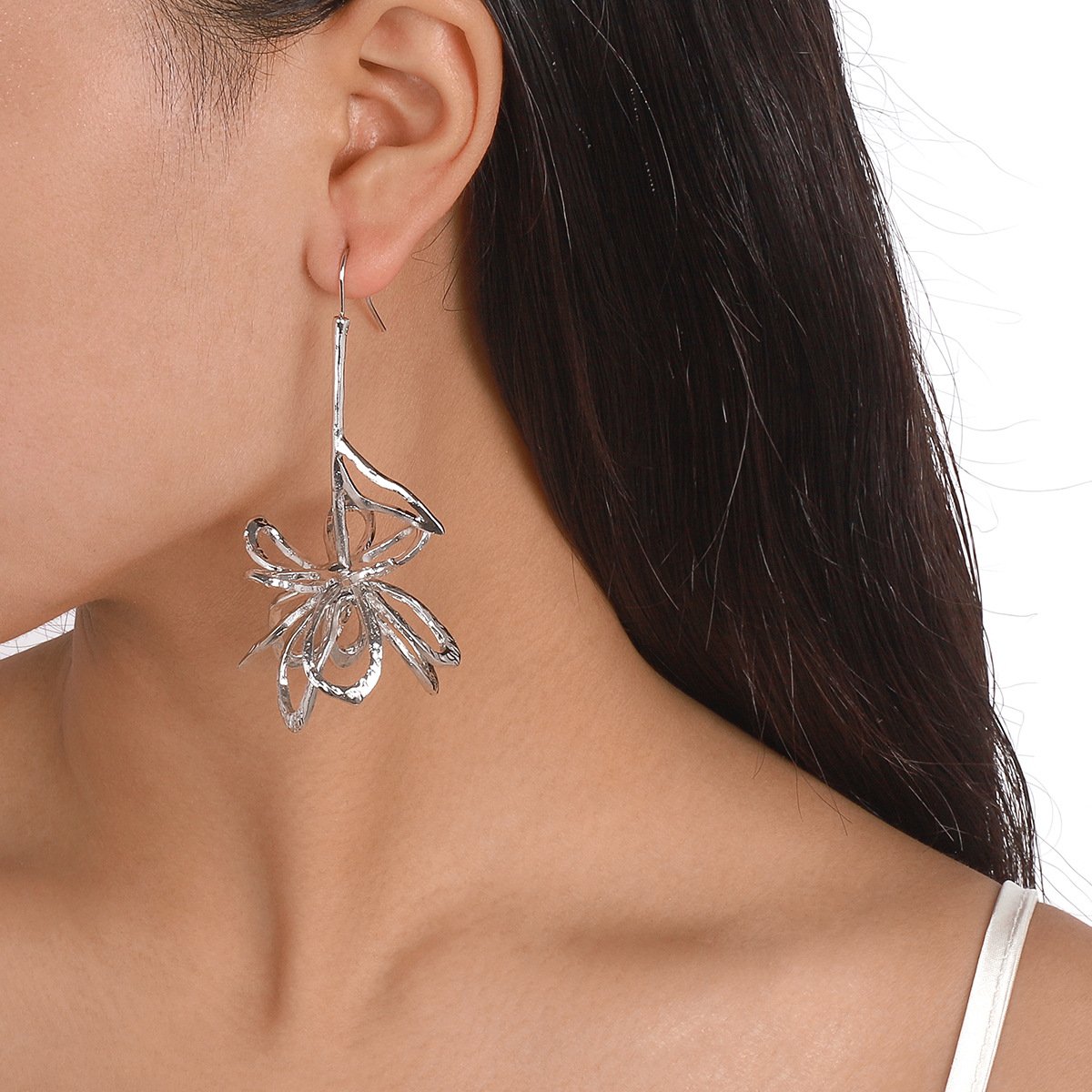 1732 hollow three-dimensional geometric flower earrings ZA fashion metal retro hip-hop punk earrings