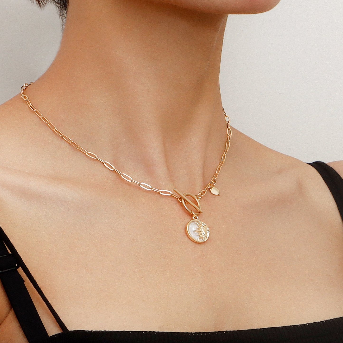 Jewelry trend alloy mini white mother-of-pearl sun pendant necklace female punk collarbone sweater chain