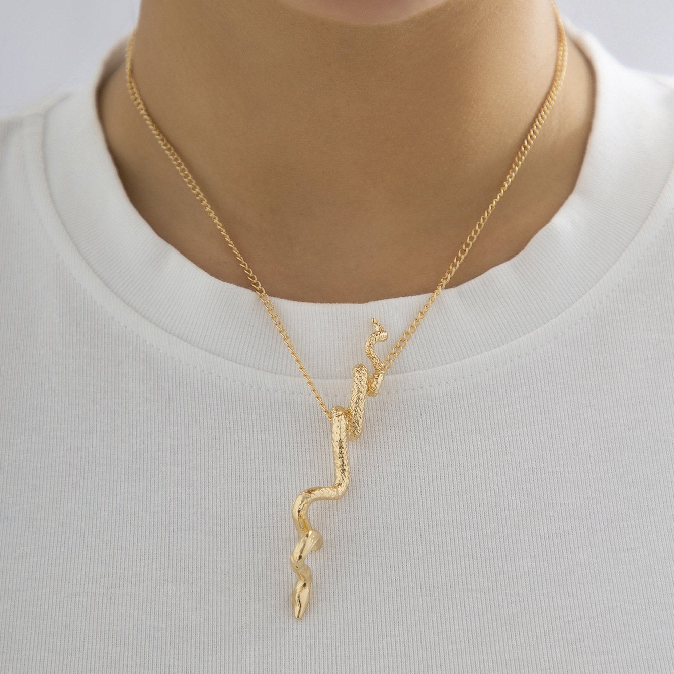 Jewelry Personality Niche Winding Snake Necklace Female Design Sense Metal Chain Clavicle Necklace