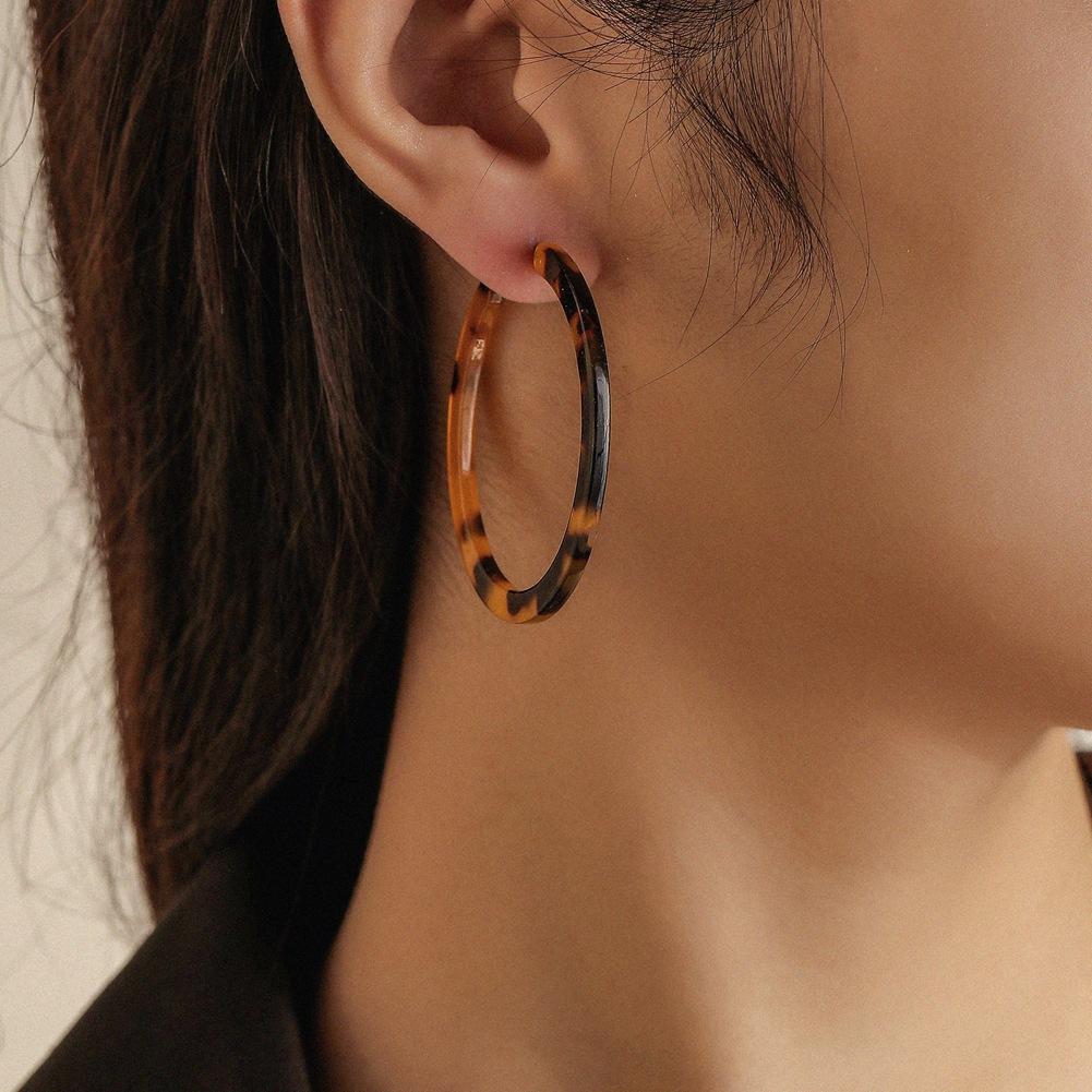 Exaggerated leopard print c-shaped acrylic plate earrings simple and versatile retro earrings women's accessories