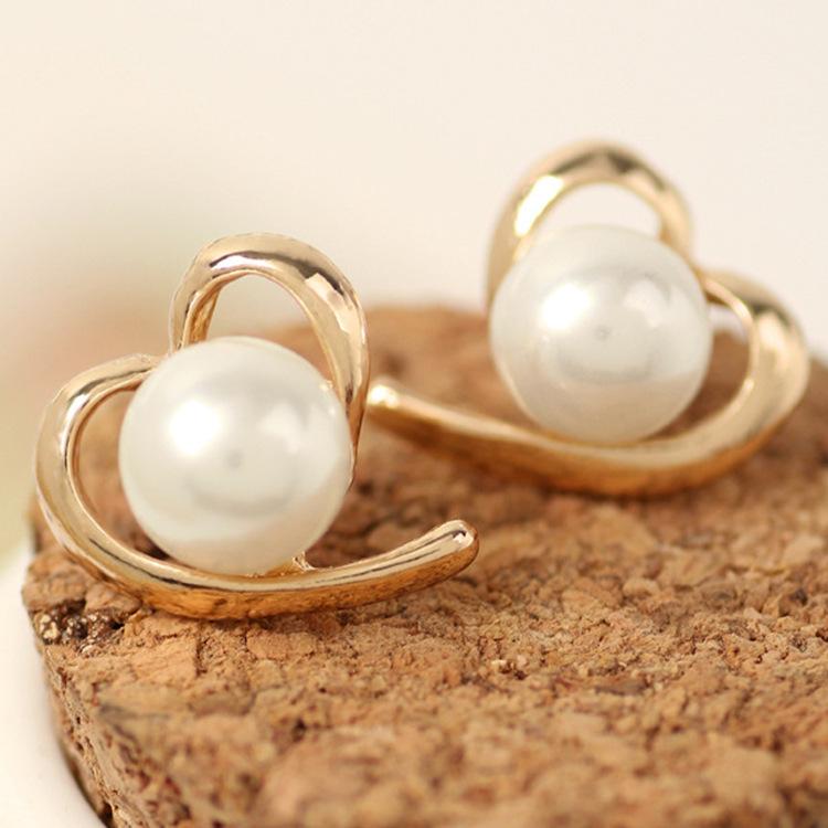 Jewelry lady temperament pearl heart stud earrings 2 yuan earrings