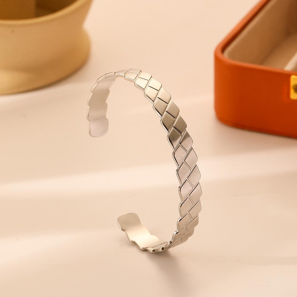 Versatile Simple Honeycomb Stainless Steel Opening Ladies Trapezoidal Wall Pattern Bracelet Female Personality