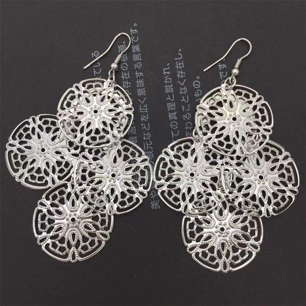 Palace Retro Hollow Flower Earrings Ladies Fashion Earrings Christmas Ball Supplies