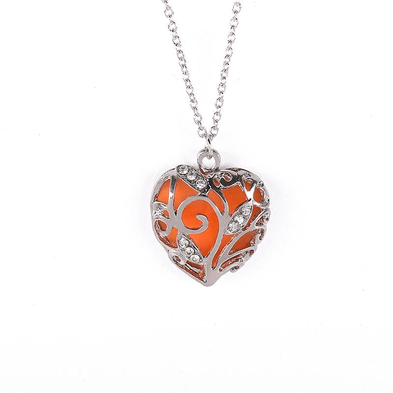 Fashion Hollow Out Luminous Heart Necklace Popular Luminous Pendant Clavicle Chain Jewelry