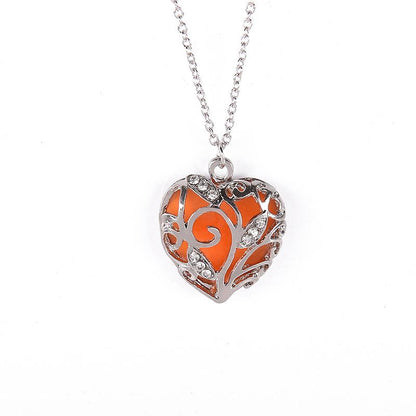 Fashion Hollow Out Luminous Heart Necklace Popular Luminous Pendant Clavicle Chain Jewelry
