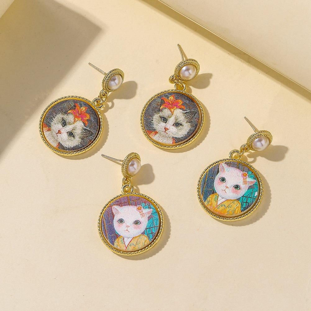 French Retro Court Cat Oil Painting Earrings Cute Animal Pattern Pearl Ladies Earrings