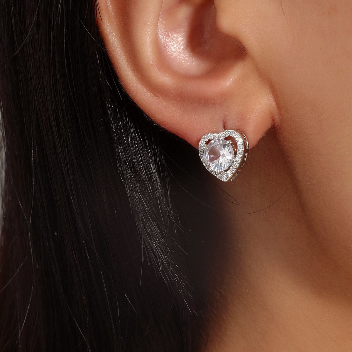 Internet celebrity with the same zircon heart earrings necklace simple cold peach heart earrings fashion trend jewelry