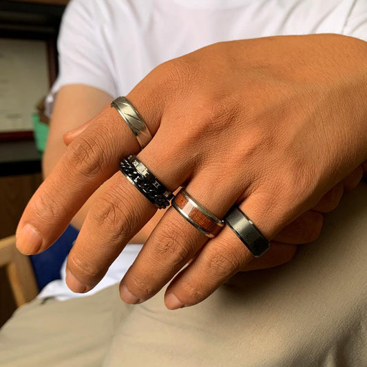 Simple Men's Stainless Steel Wood Grain Chain Roman Numeral Set Ring Can Be Used as a Bottle Opener Fashion Personality