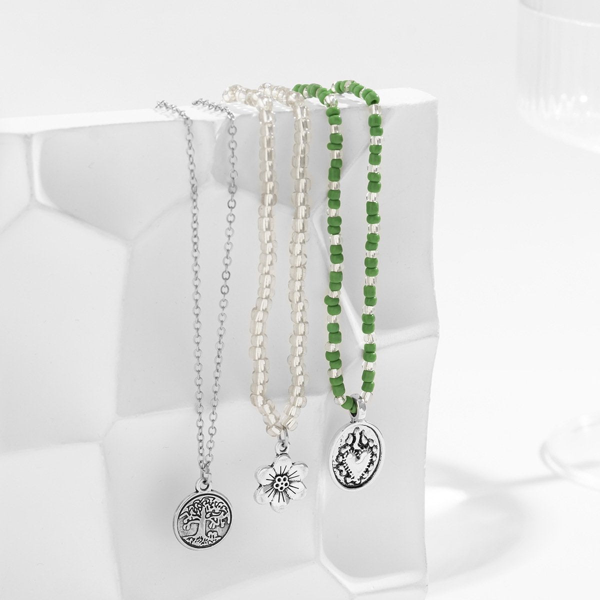 Jewelry Retro Versatile Geometric Flower Pendant Necklace Simple Small Fresh Bead Chain Necklace