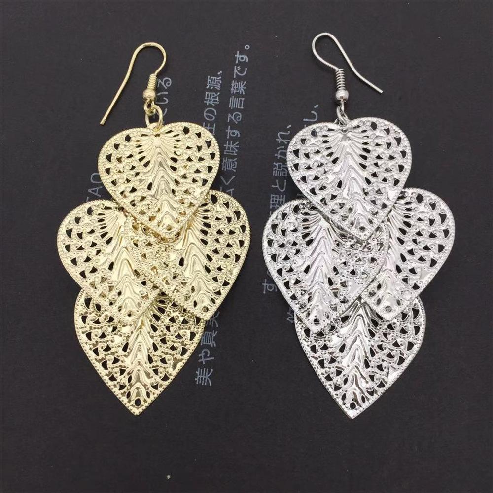 Retro Hollow Heart Love Earrings Girly Heart Pop Earrings Christmas Ball