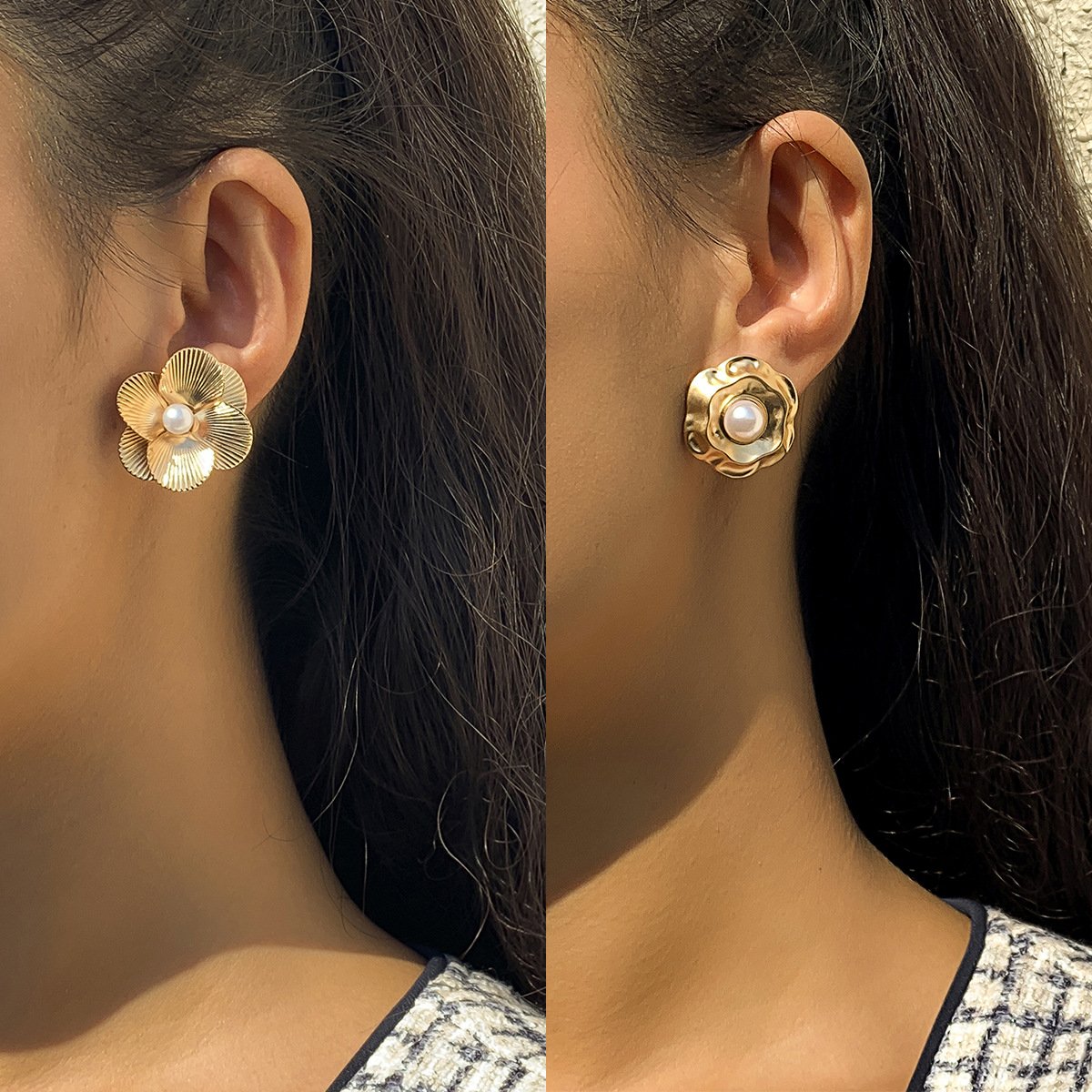 Jewelry retro simple three-dimensional flower earrings female niche temperament indifferent pearl earrings