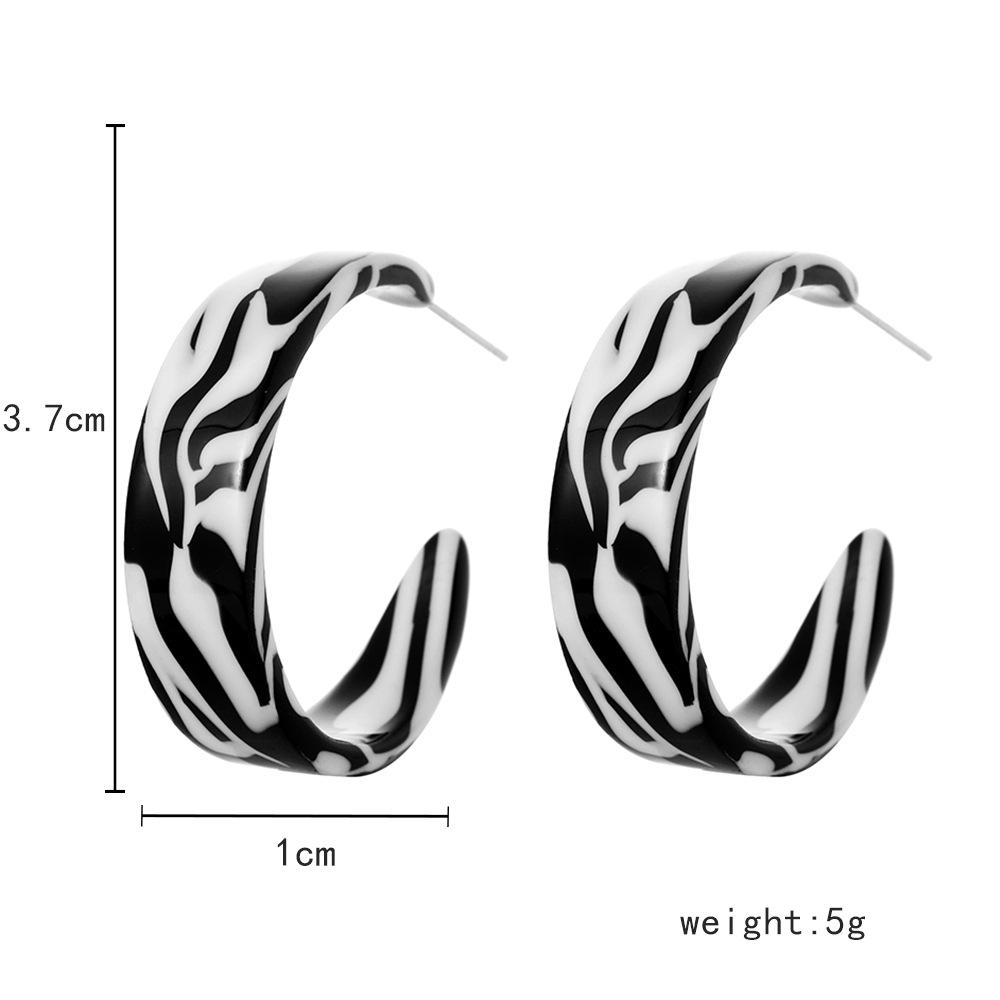 High-end design niche unique fashion resin C-shaped black and white leopard exaggerated earrings personalized female jewelry