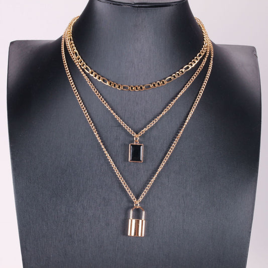 Double-layer stacked necklace women's collarbone chain titanium steel necklace French niche black shell acrylic women's first jewelry